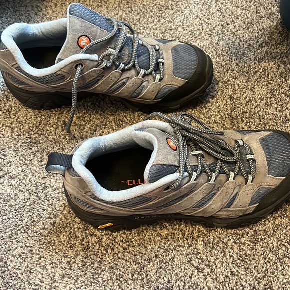 Women’s Merrell Hiking Shoe - Picture 2 of 4